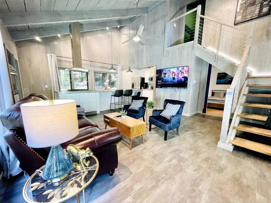 Modern House W. Fast Internet In 1 Acre Land *