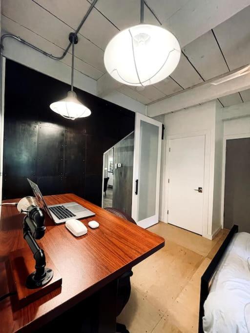 Modern House W. Fast Internet In 1 Acre Land * Occidental