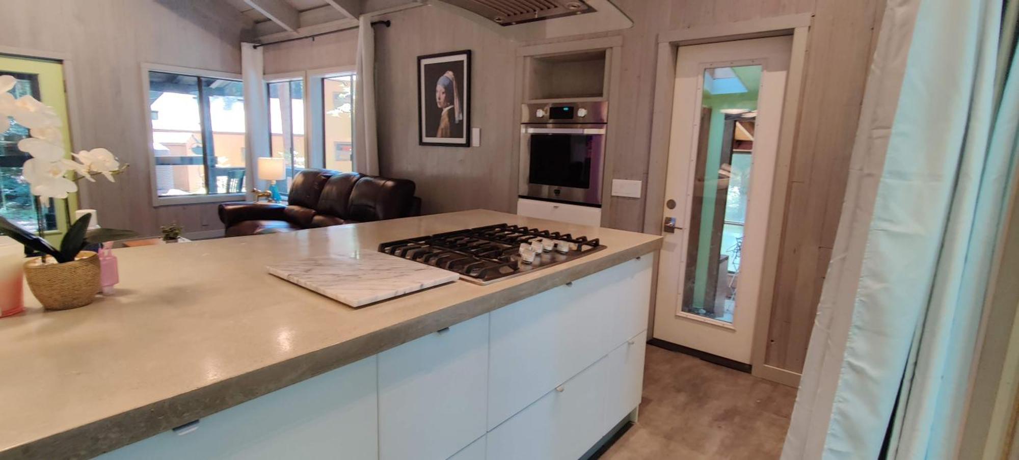 Modern House W. Fast Internet In 1 Acre Land Occidental