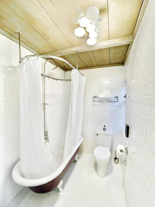 Holiday home Modern House W. Fast Internet In 1 Acre Land
