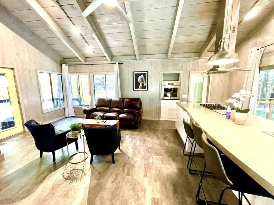 Modern House W. Fast Internet In 1 Acre Land Holiday home *