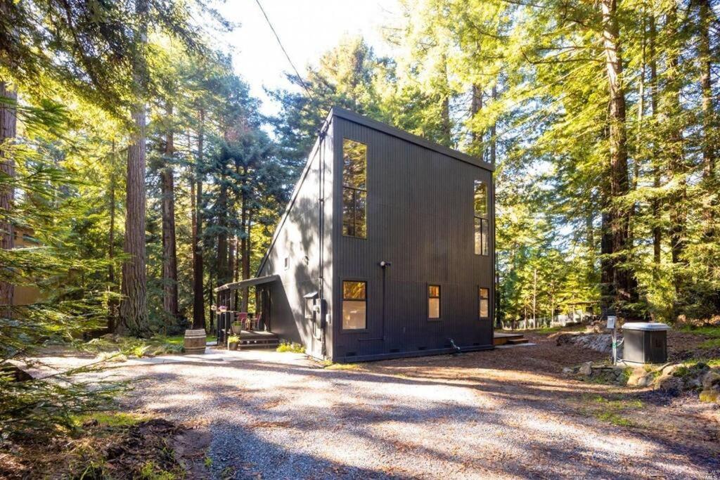 Holiday home Modern House W. Fast Internet In 1 Acre Land